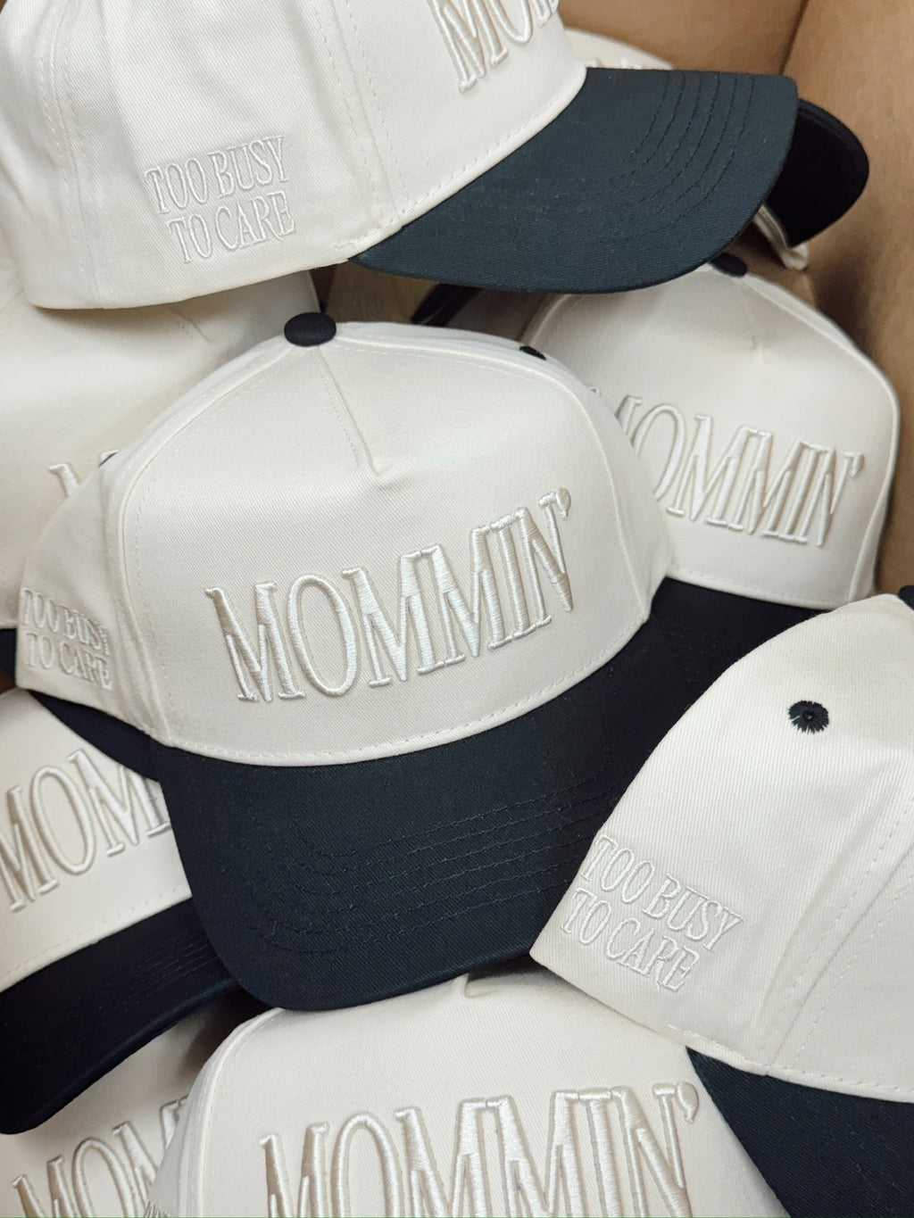 Mommin' - Vintage Trucker Hat
