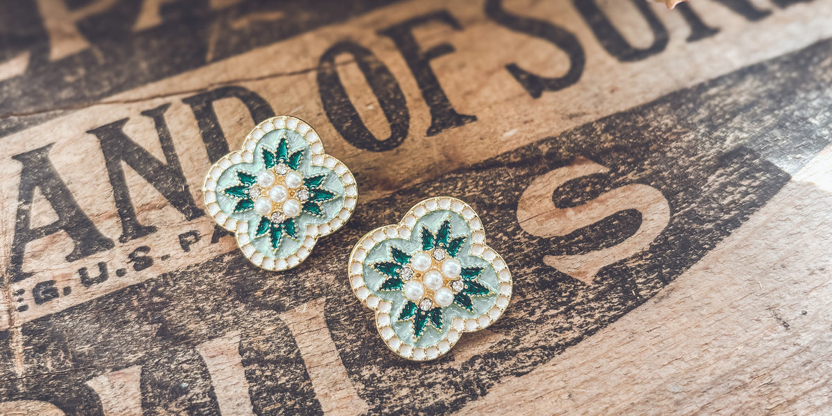 Beautiful Vintage Green and Pearl Stud Earrings