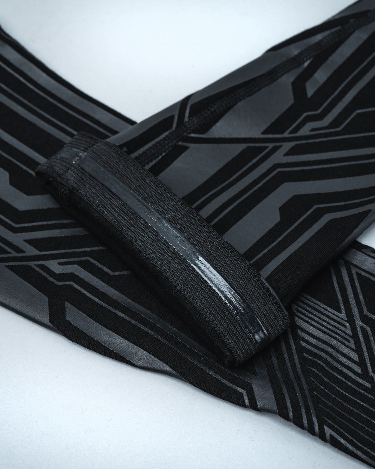 BLACK V3 ZYPHR SLEEVES