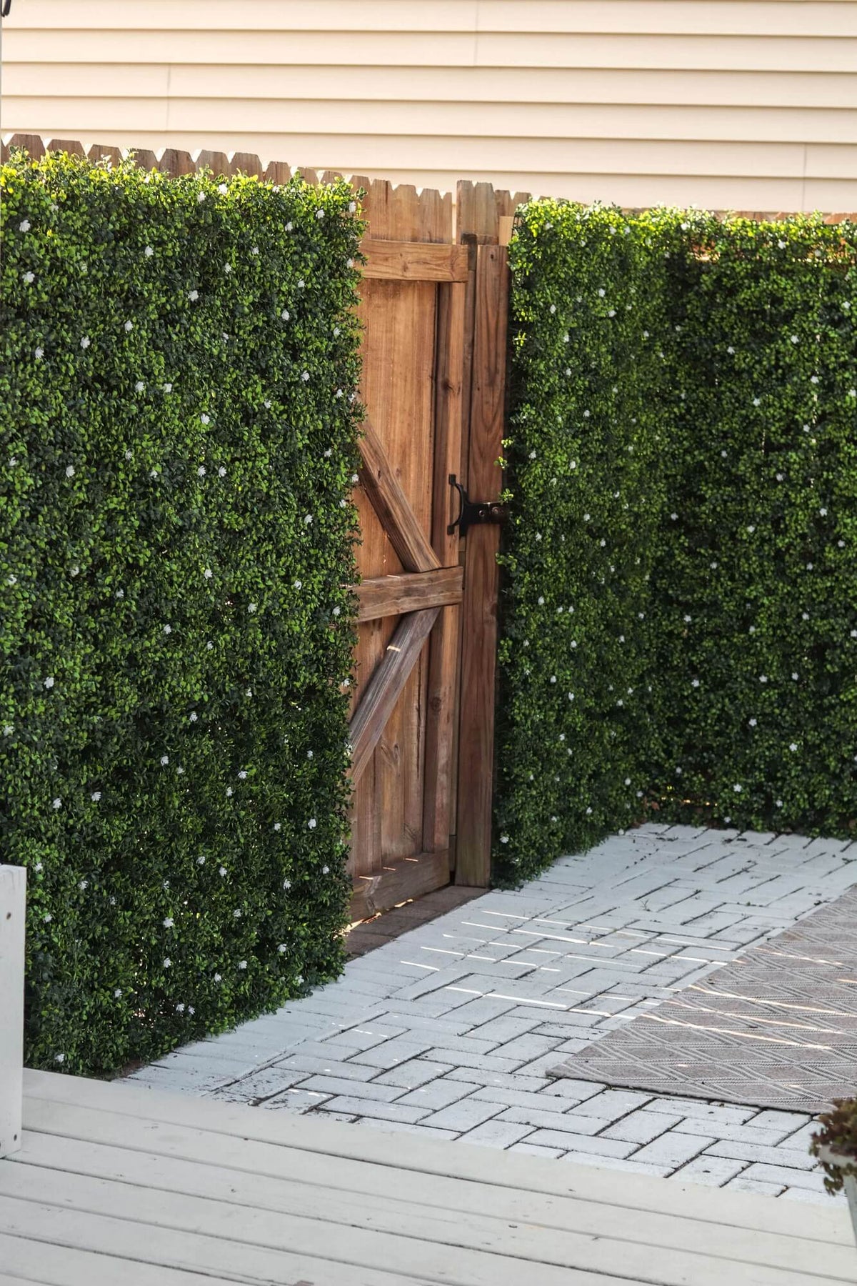 White Flowering Boxwood Artificial Vertical Garden Green Wall Panel 40×40in 11 SQ FT – UV Resistant – Commercial Grade