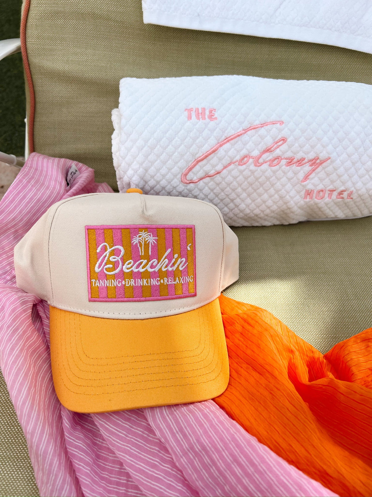 Beachin' - Vintage Trucker Hat
