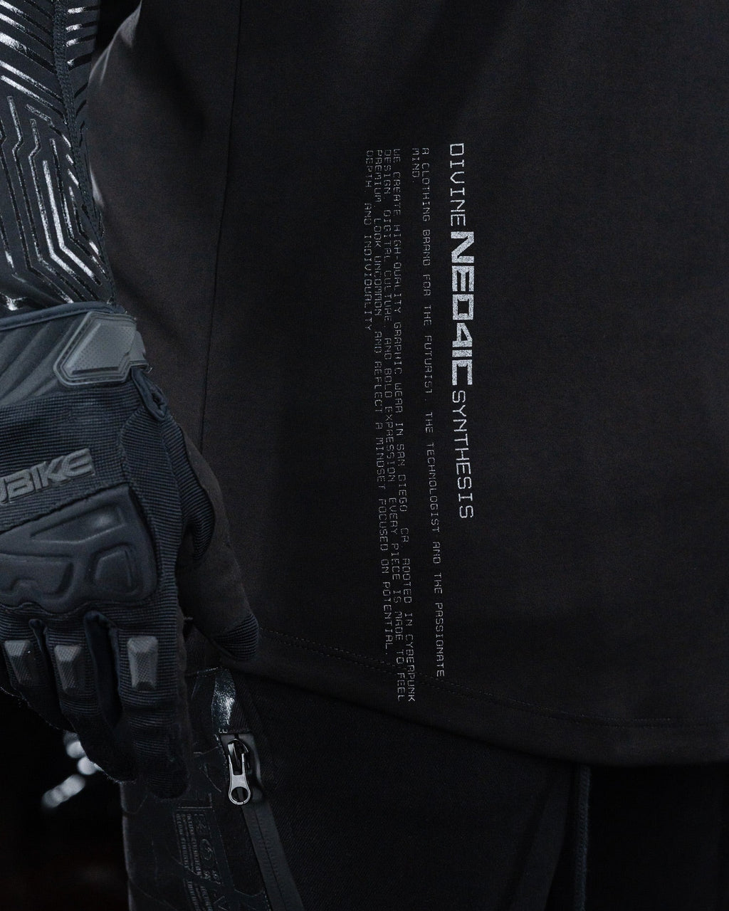 VISIONS 3 TANK