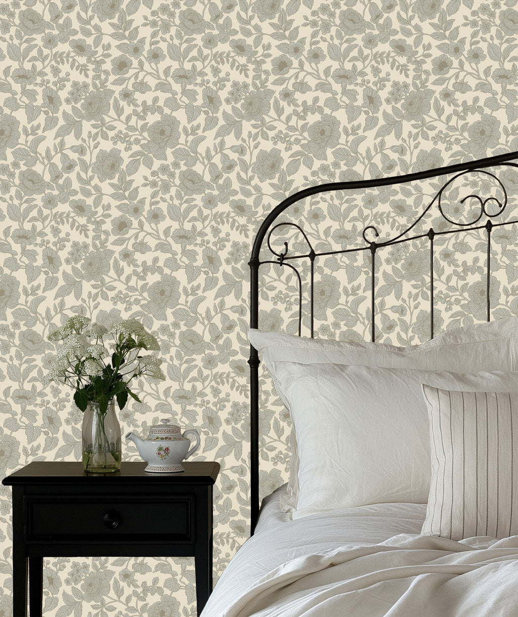 Lorraine Wallpaper by Daphne and Sage