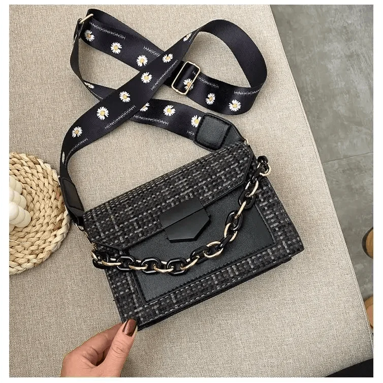 Luxury Wide Strap Shoulder Bags for Women And Girls Designer Lady Handbags and Purses Fashionable Chain Messenger Crossbody Bags