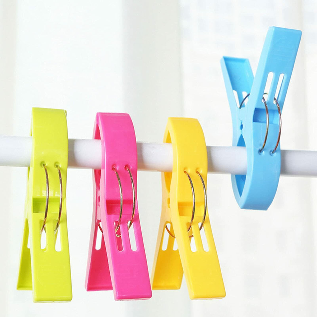 Loialpupy 4 Pack Plastic Beach Towel Clips Windproof Clips for Towels