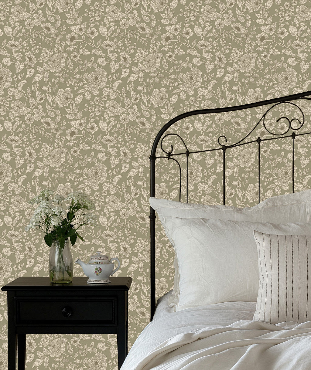 Lorraine Wallpaper by Daphne and Sage