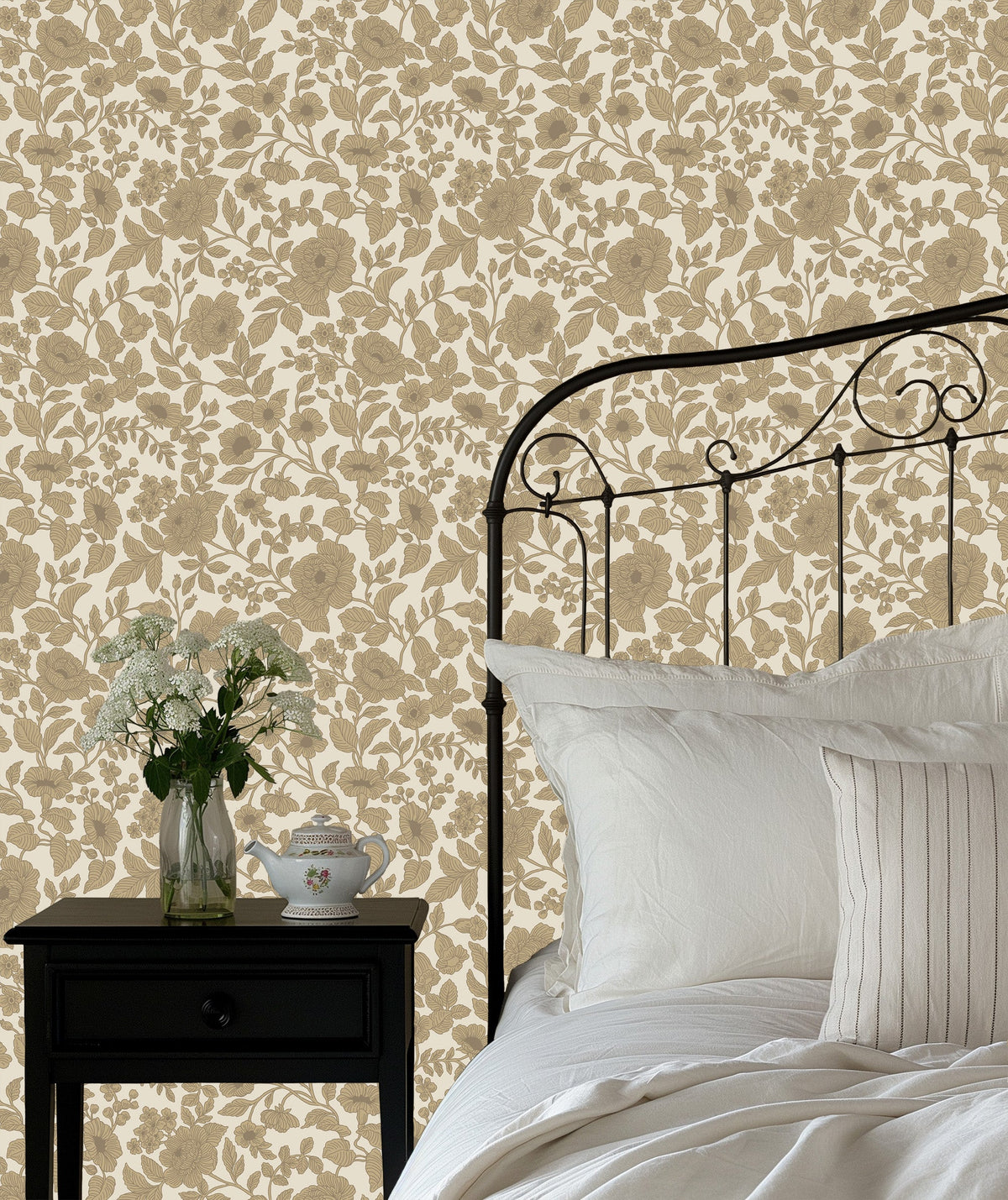 Lorraine Wallpaper by Daphne and Sage